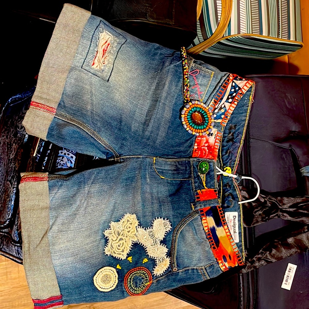 Never worn Deaigual jean shorta